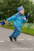 Мальчик бежит на уроке физкультуры, фото детского фотографа Губарева И.Н.